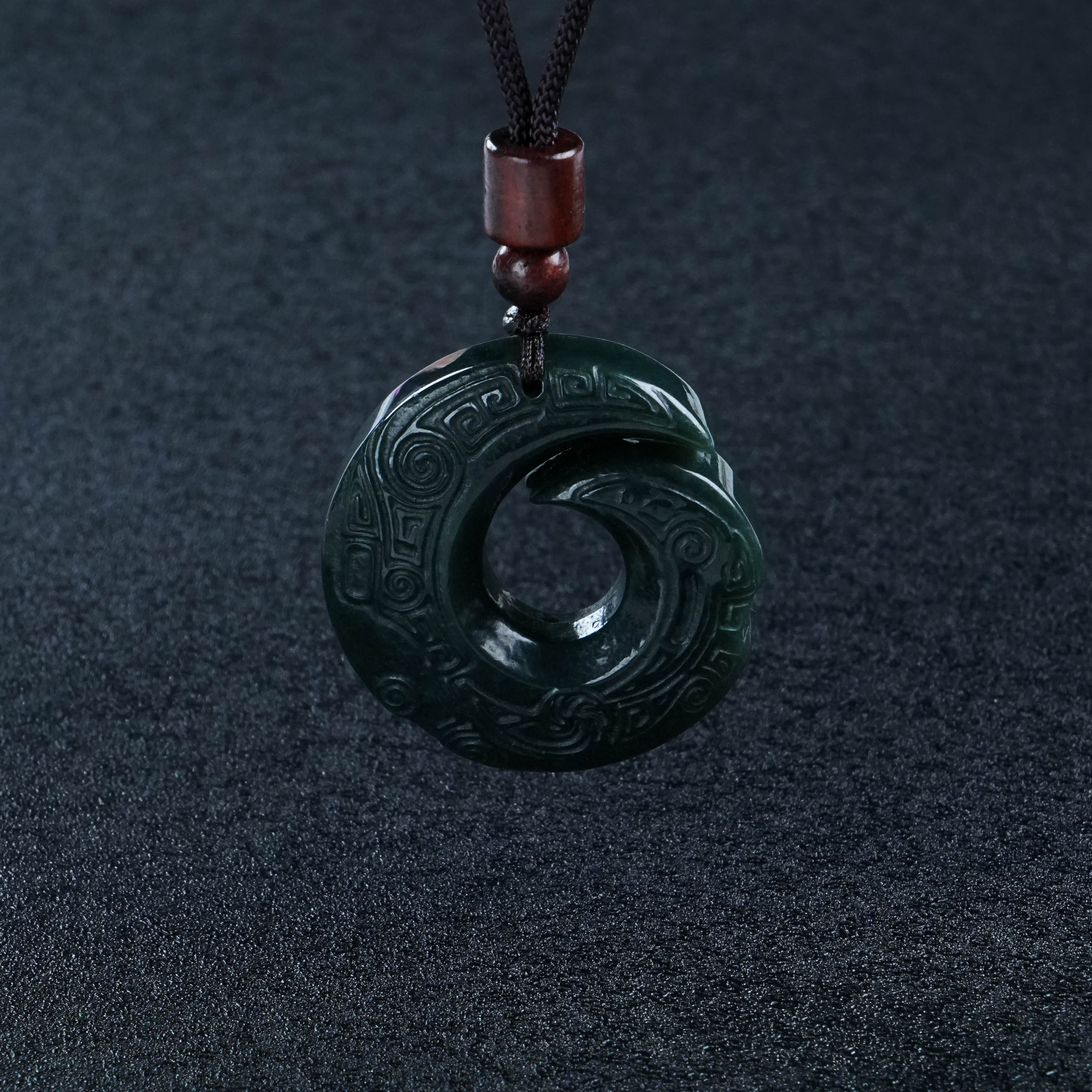 Y-648 和田玉青玉时来运转 主石直径47mm 厚10mm 重量约38g