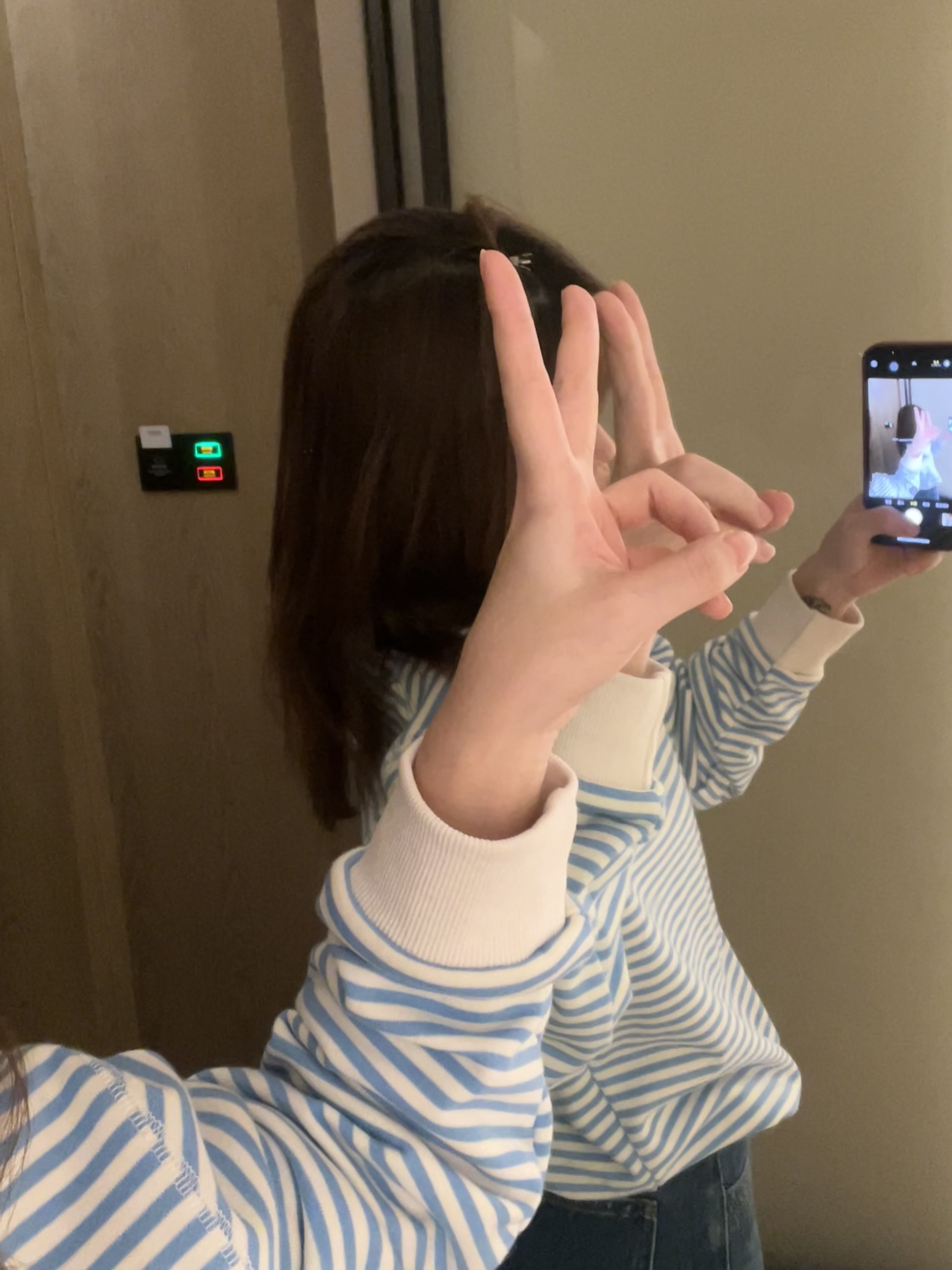   奶杏色拼接蓝色条纹不加绒卫衣内里毛圈  1600