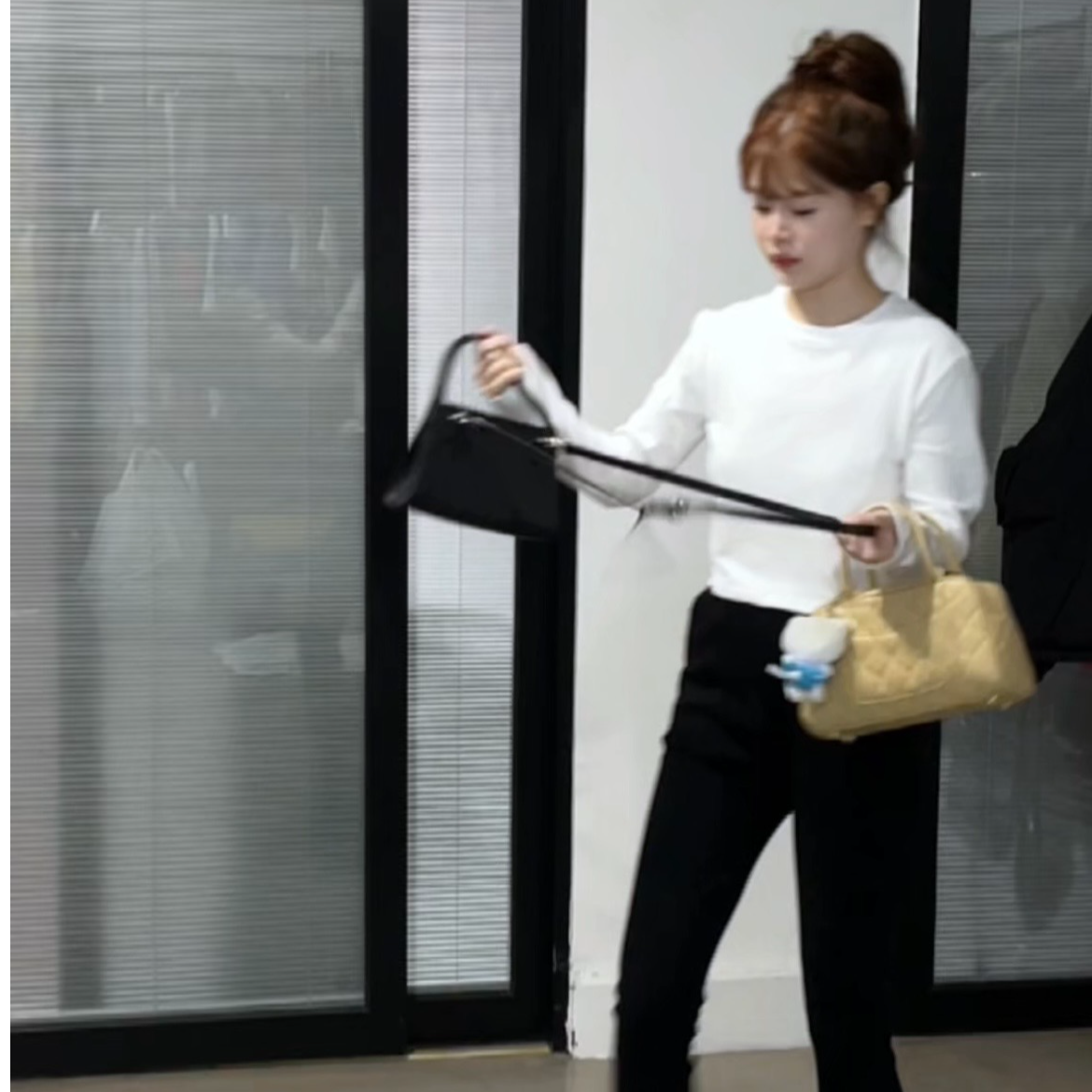  白色磨毛圆领长袖打底  3375