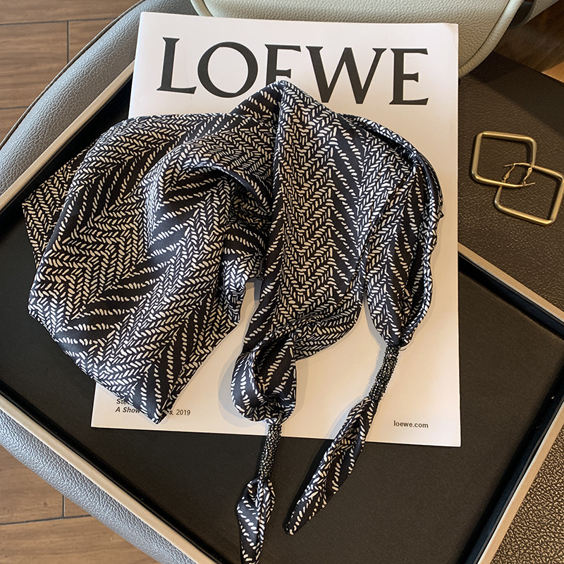 春秋新款围巾三角巾女薄款小坎肩百搭防晒头巾空调房披肩外搭