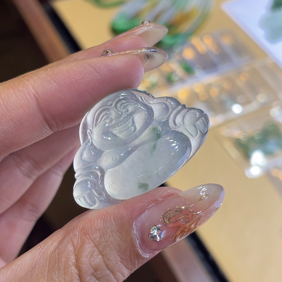翡翠颈饰未镶嵌佛公
