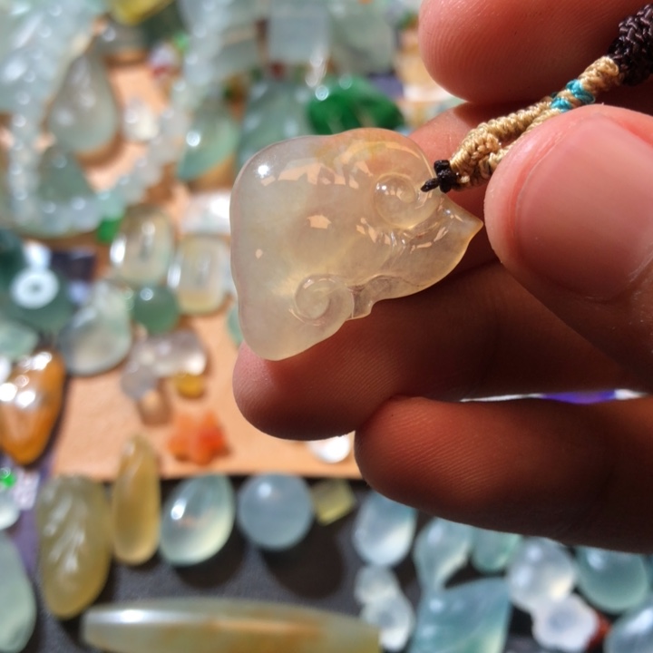 定制翡翠未镶嵌挂件