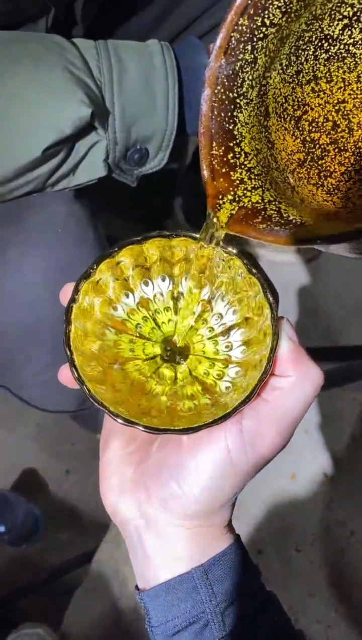 【闪购商品】玻璃茶盏金色雀羽