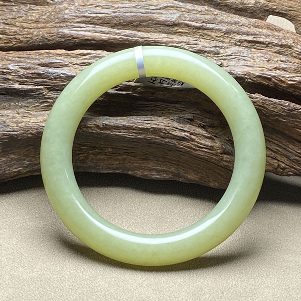 和田玉若羌青黄口手镯冰底镯子精品精美佩戴玉质颜色