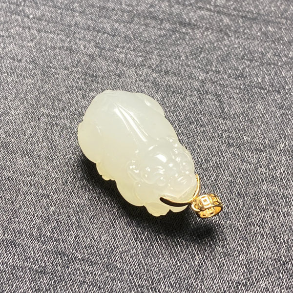 和田玉晴水羊脂18K金镶嵌俏色貔貅吊坠手工雕刻多样性发/1195