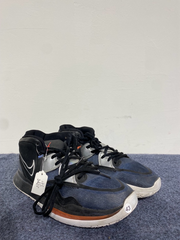 篮球鞋43码Nike Kyrie Infinity 实战训练 减震回弹 黑银