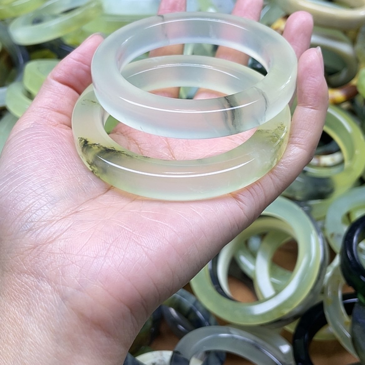 【闪购商品】蛇纹石玉手镯合金琳*?