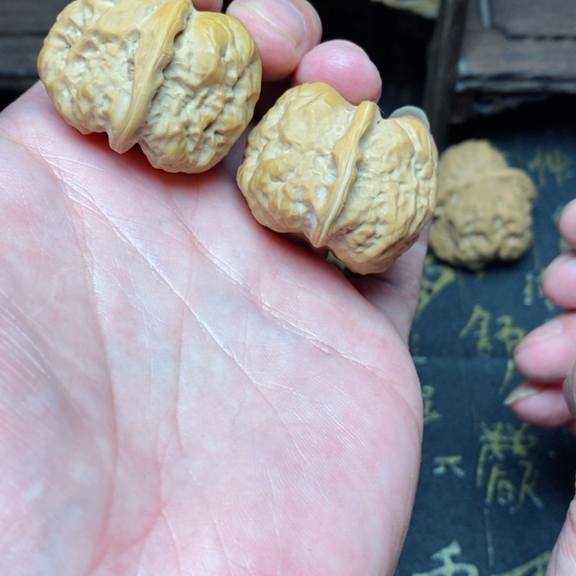 【闪购商品】桃核吊坠包*
