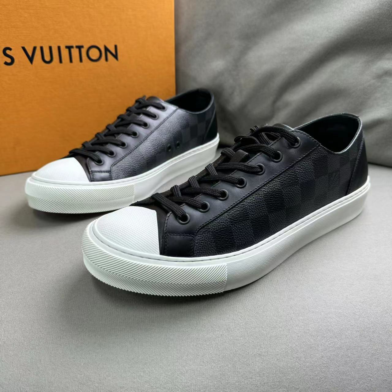 全新未使用 LouisVuitton/路易威登 黑色棋盘格百搭商务板鞋41码