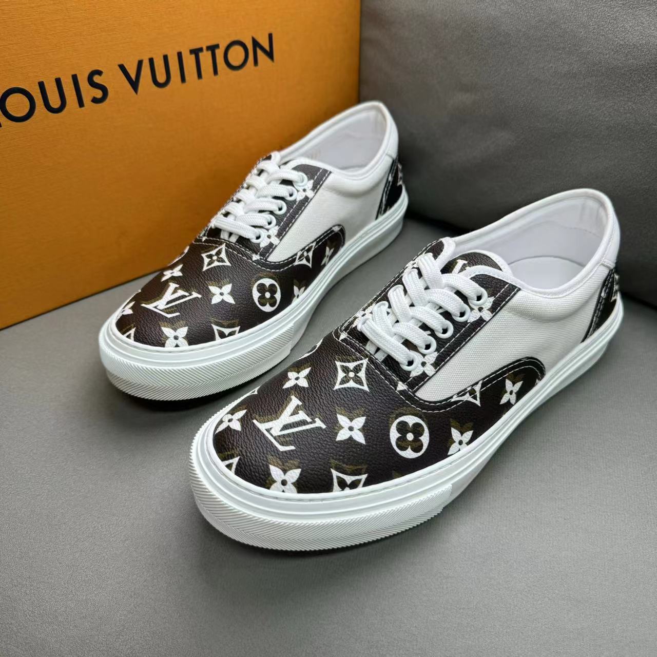 LouisVuitton/路易威登白棕拼色老花半印时尚百搭板鞋 41码/全新
