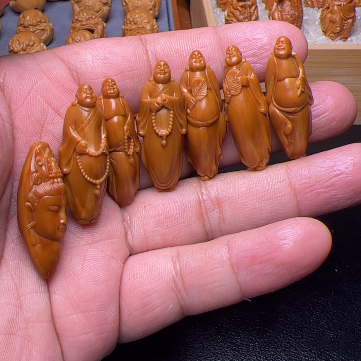 【闪购商品】橄榄核核雕依**着