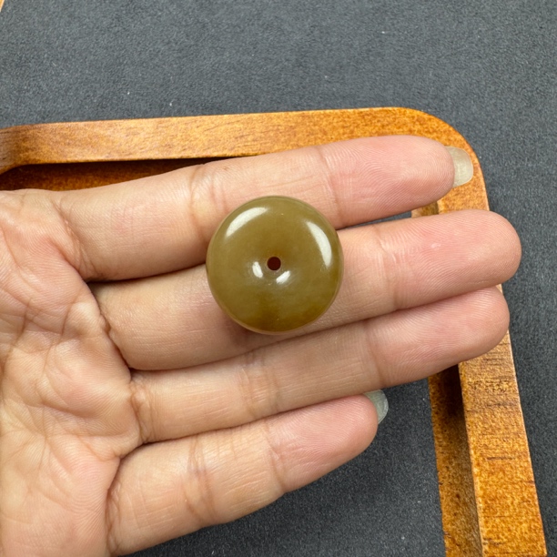 和田玉糖色平安扣