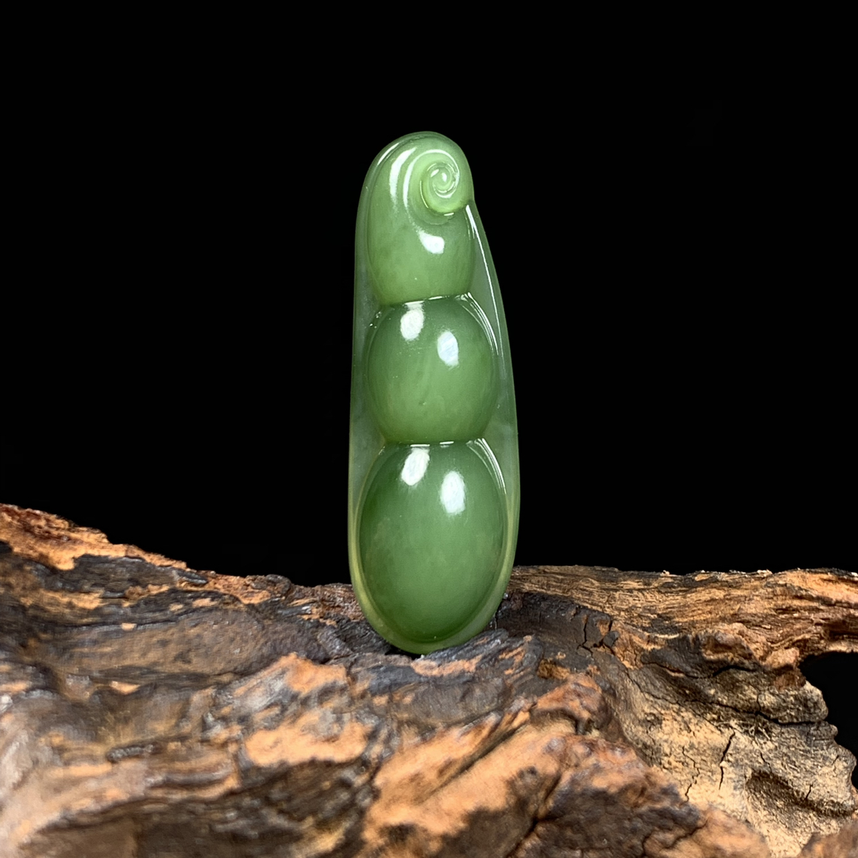 天然和田玉碧玉平安豆吊坠尺寸46*15*9重量9克