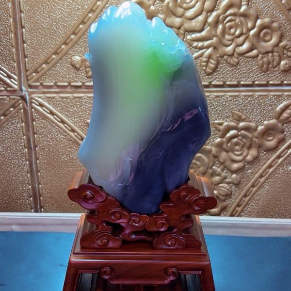 和田玉 春彩三色 原石 摆件