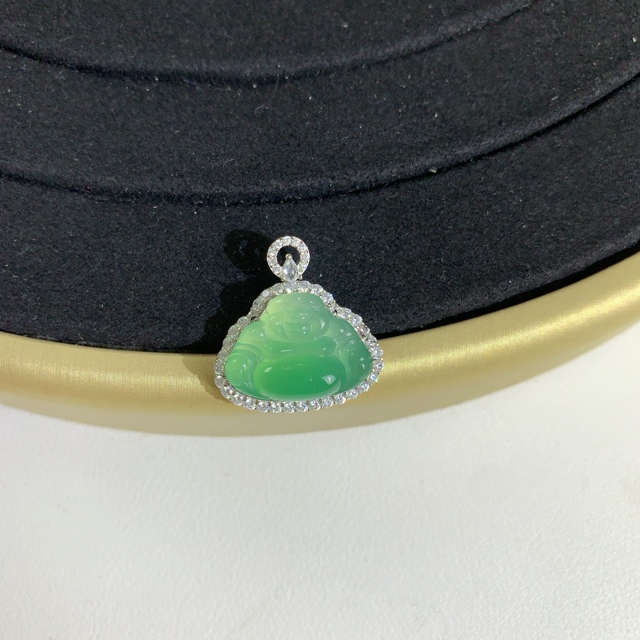 s925银镶嵌天然玉髓甜绿佛公精美雕刻小精致弥勒佛