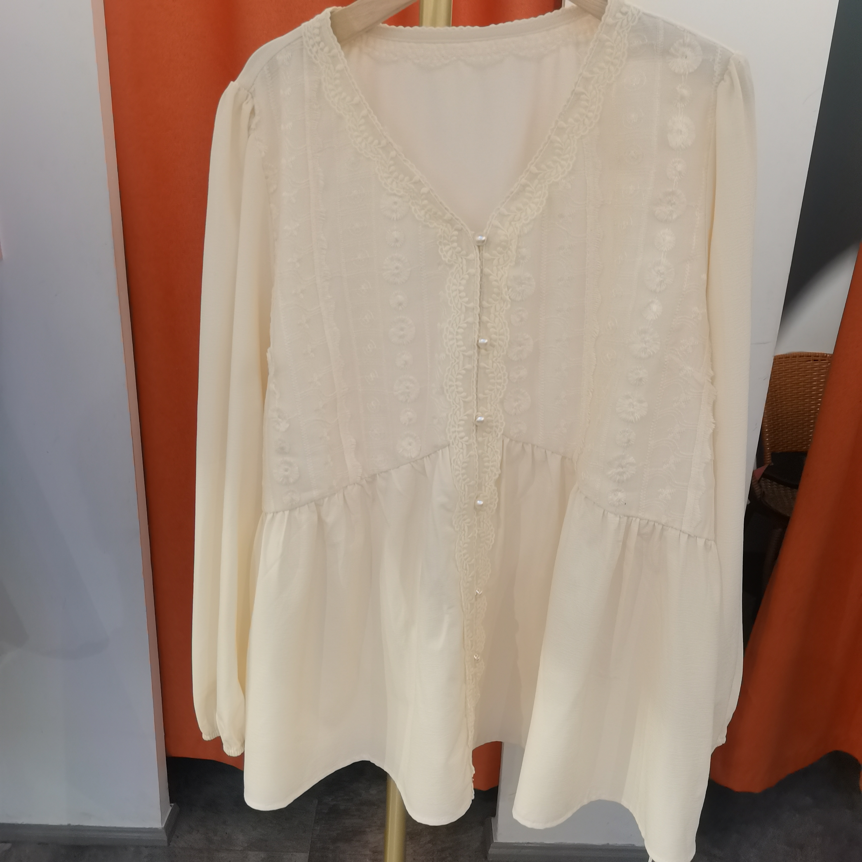 秋款时尚大版毛衣请在直播间下单