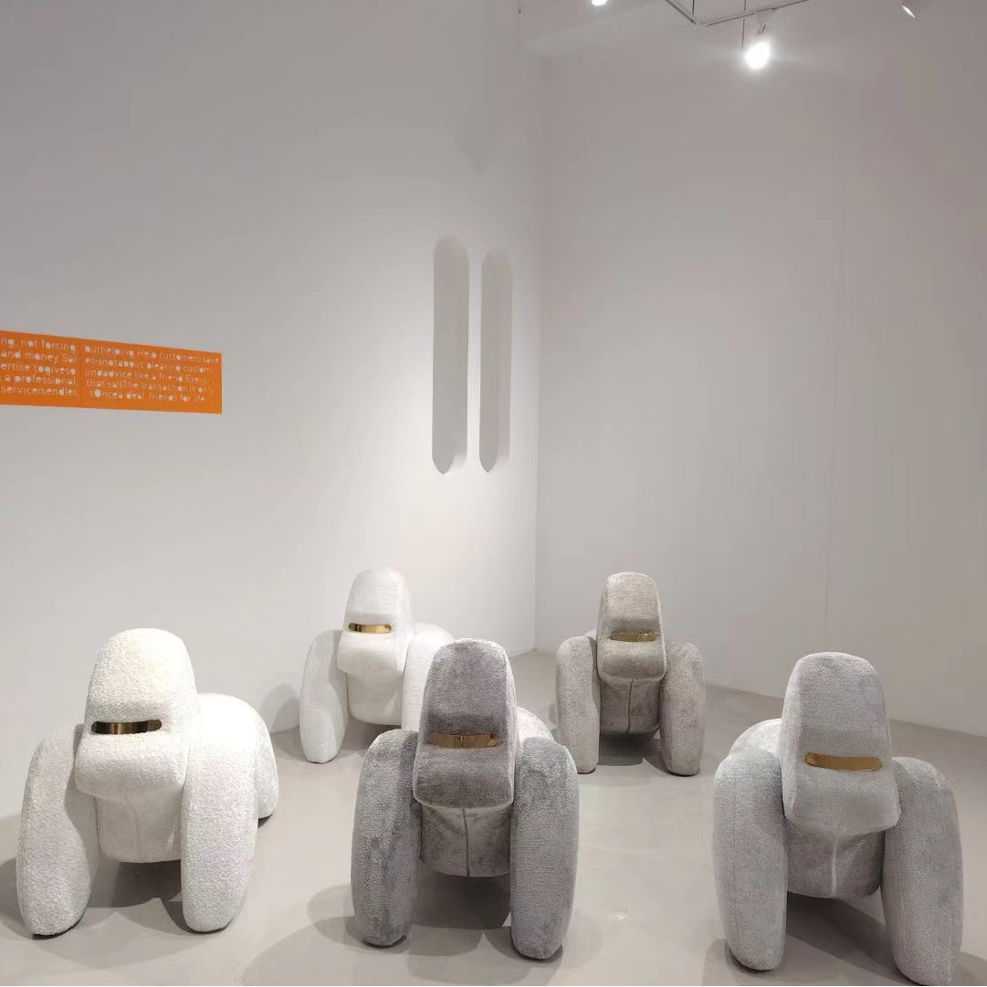 金刚黑猩猩创意大猩猩休闲椅设计款动物系列定型棉钢架客厅搭配