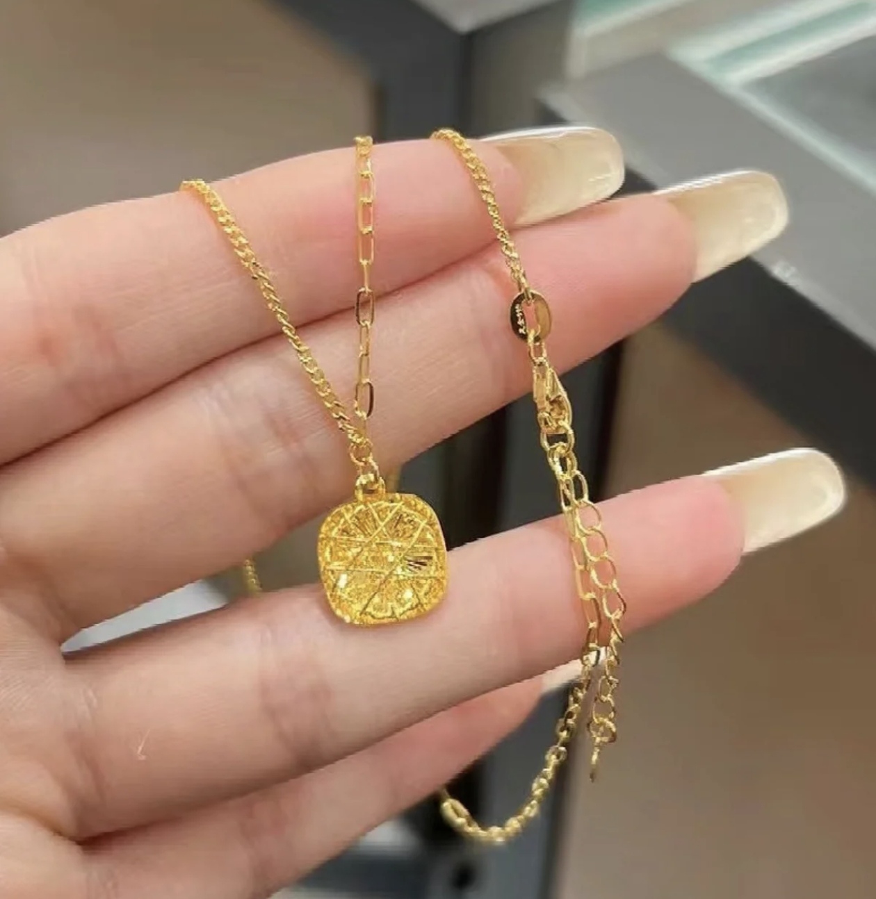 铜合金项链 铜合金项链时尚气质小方糖项链轻奢镂空拉丝坠链