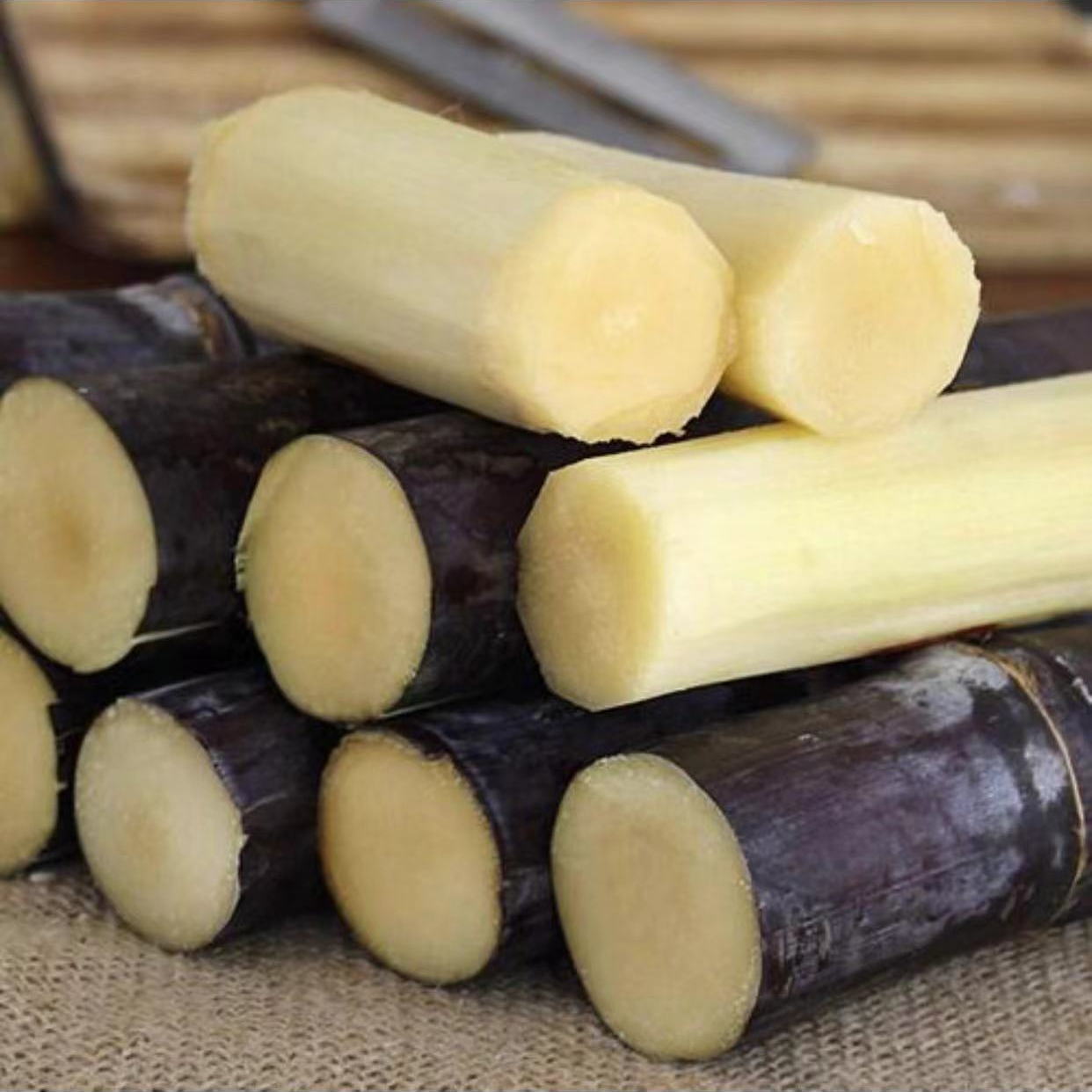 黑皮甘蔗一根约10斤，去皮切段，不去皮请备注