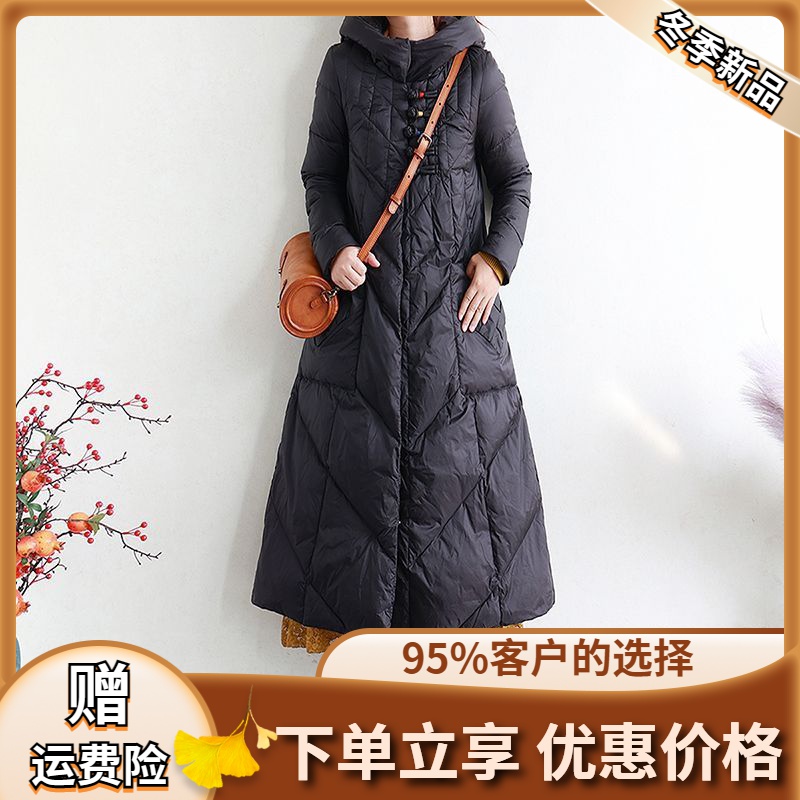 红色时尚轻薄文艺复古民族风羽绒服女士冬季长款过膝保暖连帽瘦