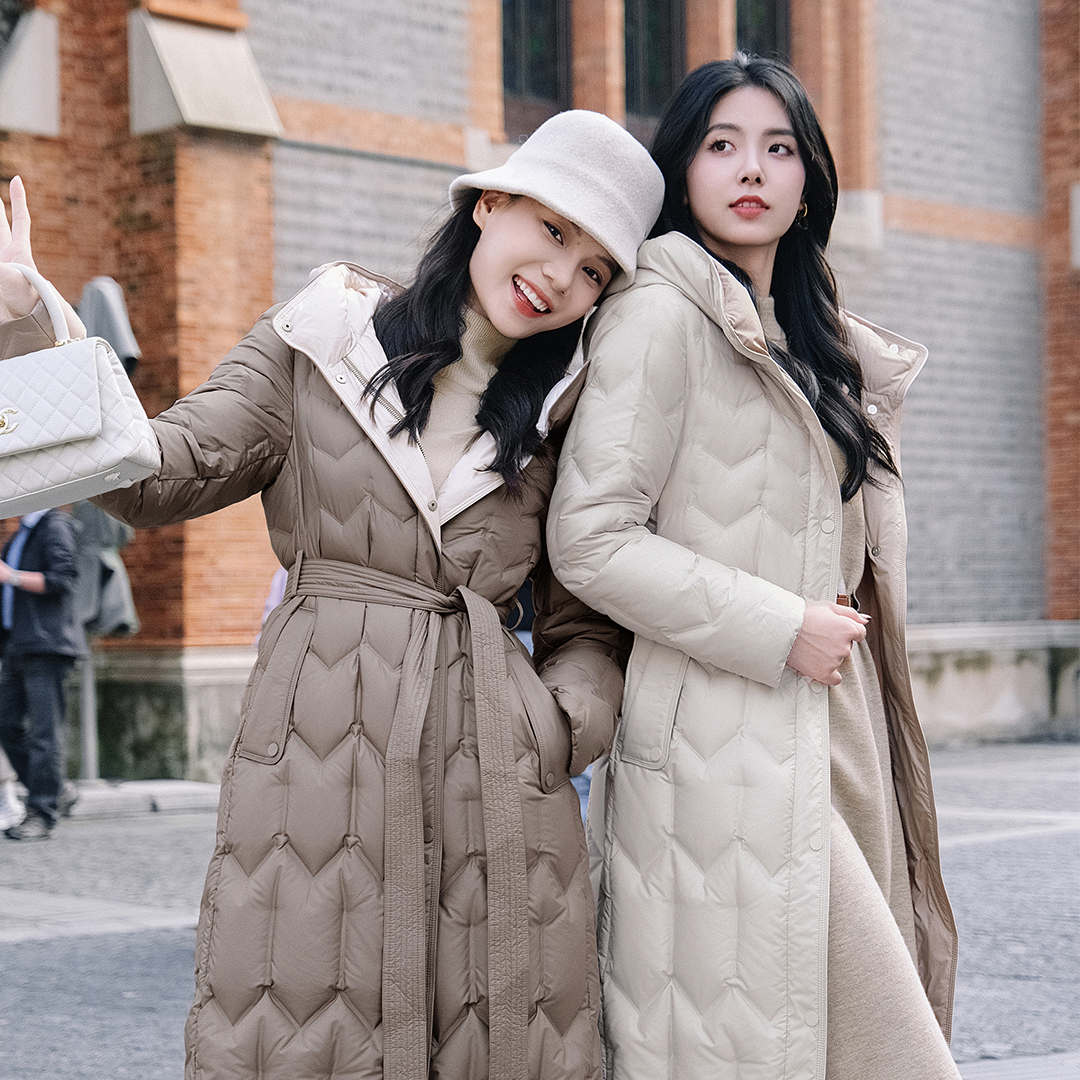 谭飞【腔调鹅绒服】冬季新款立领连帽保暖舒适秋冬羽绒服外套女士