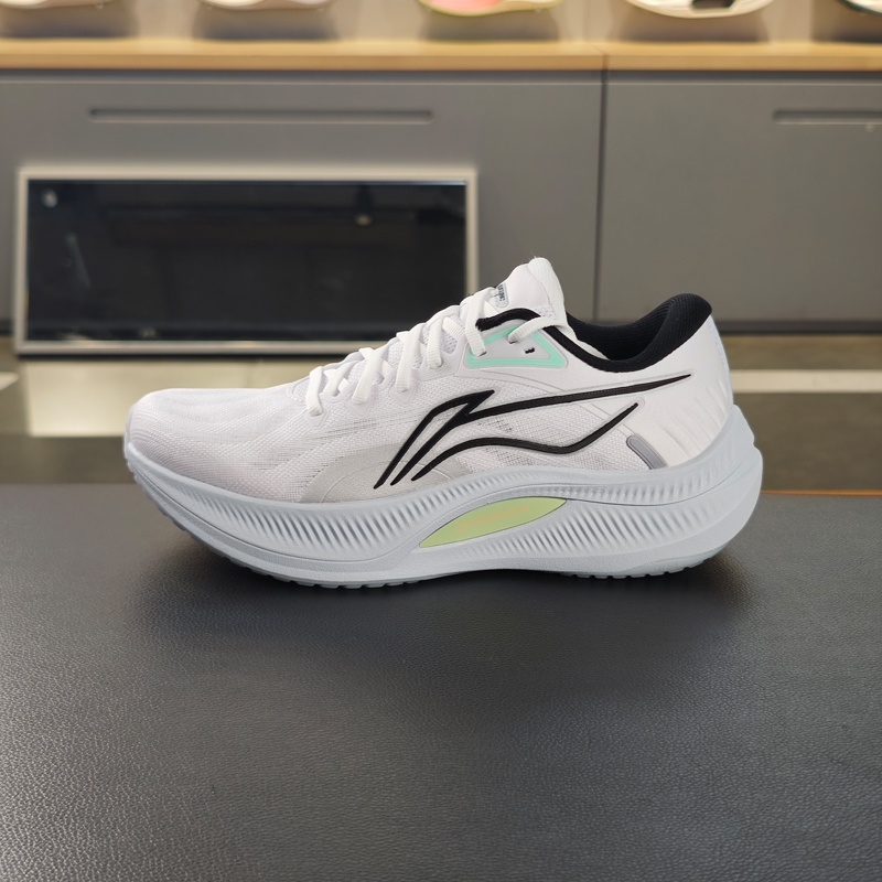 李宁越影 4跑步鞋2024秋冬新款女子反光轻质缓震保护跑鞋ARHU022