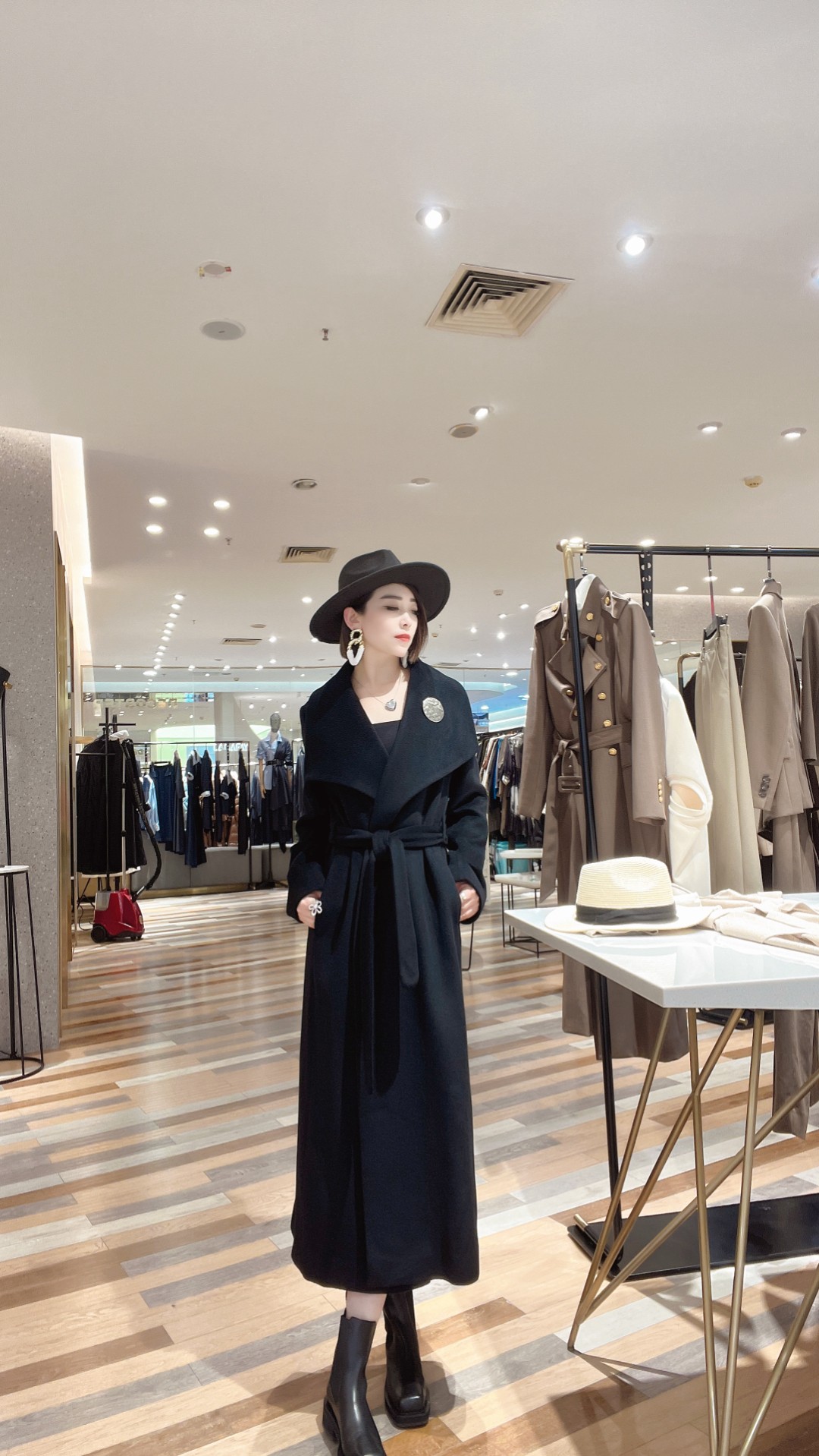 意大利设计师品牌潮牌女装2V4D65864