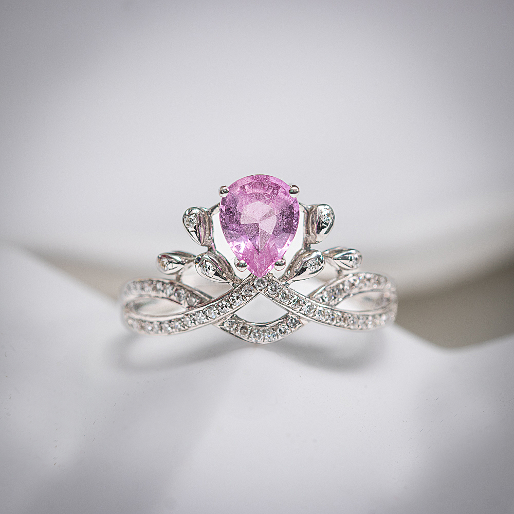 18k金天然彩蓝宝戒指