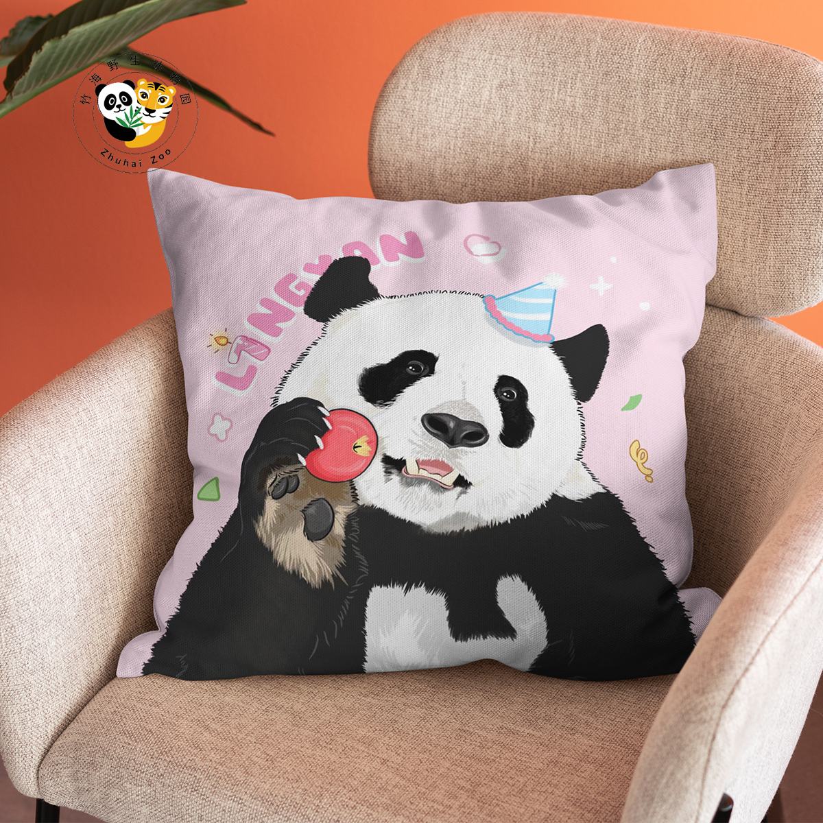 【熊猫灵岩吃果果抱枕】大熊猫灵岩抱枕原创可爱卡通图像
