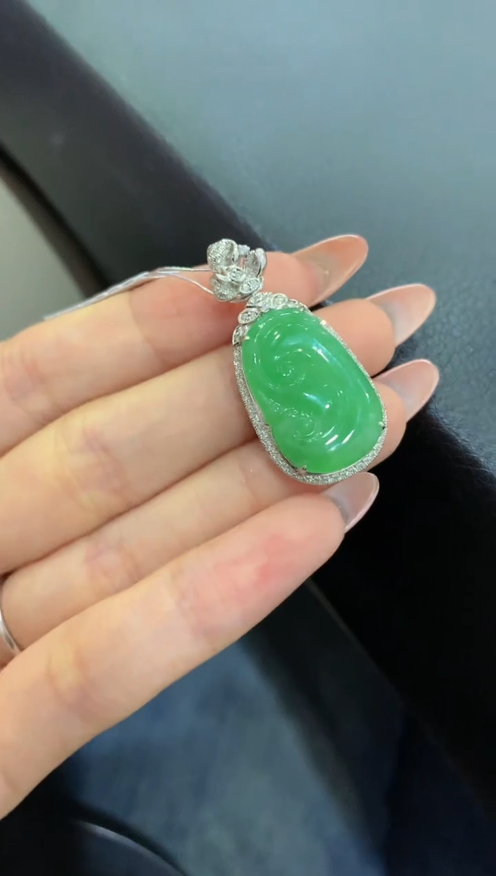 【闪购商品】翡翠吊坠(不含链)18K金镶嵌3团购
