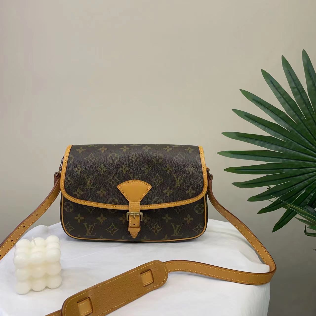 95新 LouisVuitton/路易威登 法棍邮差包老花 /70697411
