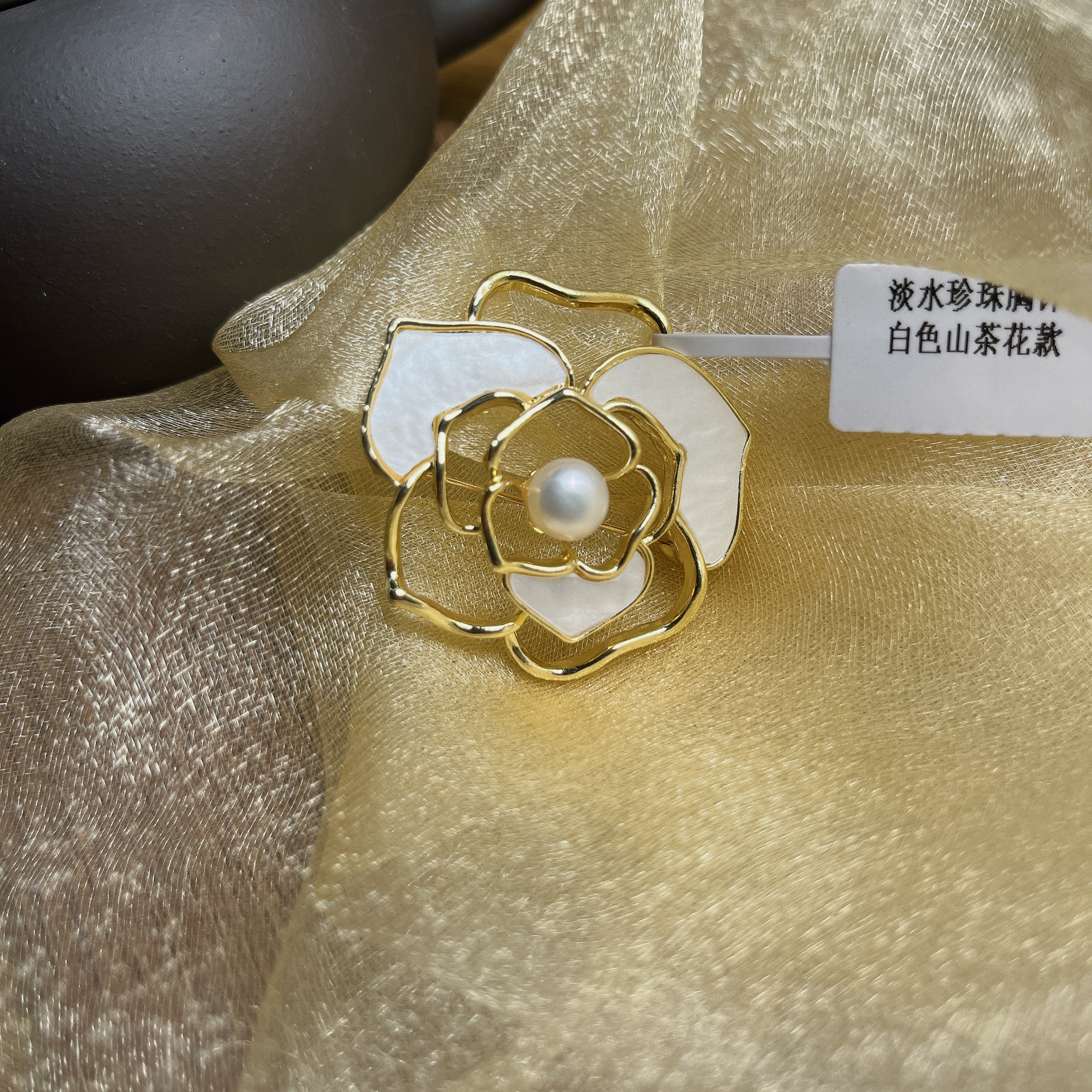 【珠宝兄弟 兄弟专享】淡水珍珠胸针白色山茶花款