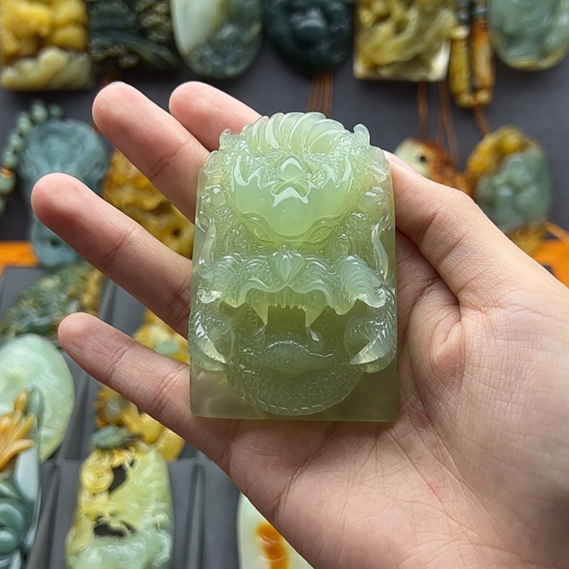 【闪购商品】蛇纹石玉颈饰未镶嵌张*