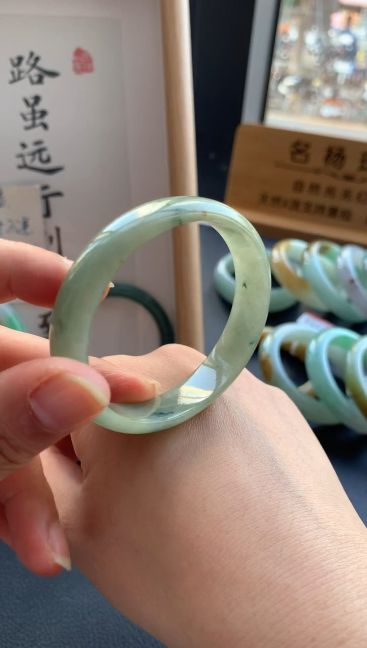 【闪购商品】翡翠手镯未镶嵌贵妃54.8