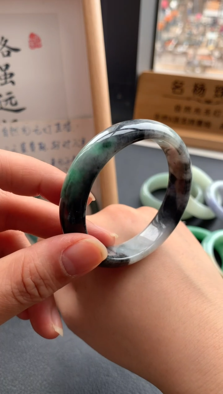 【闪购商品】翡翠手镯未镶嵌贵妃52