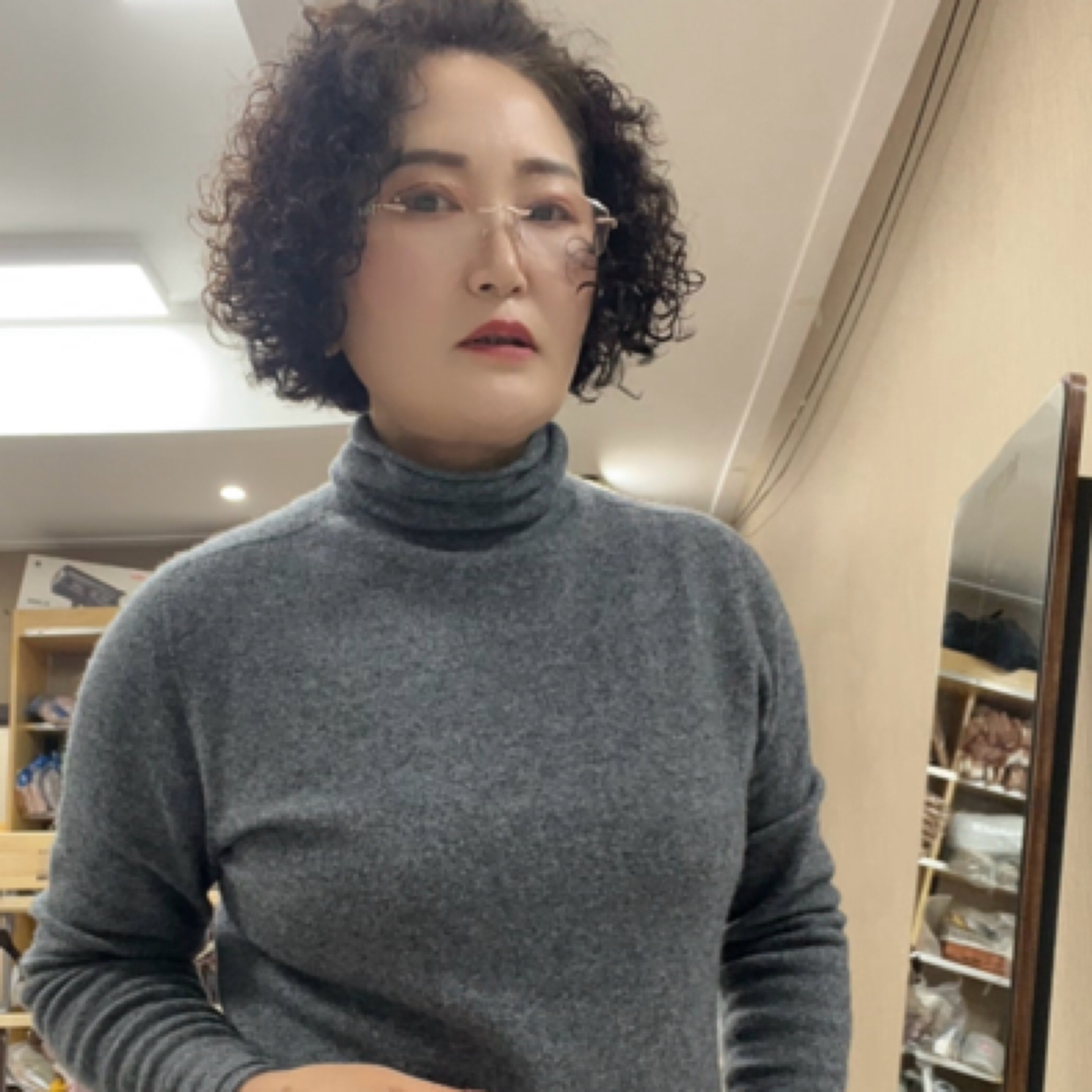 一线成衣，羊绒衫，三色，三码，最大可穿到150斤