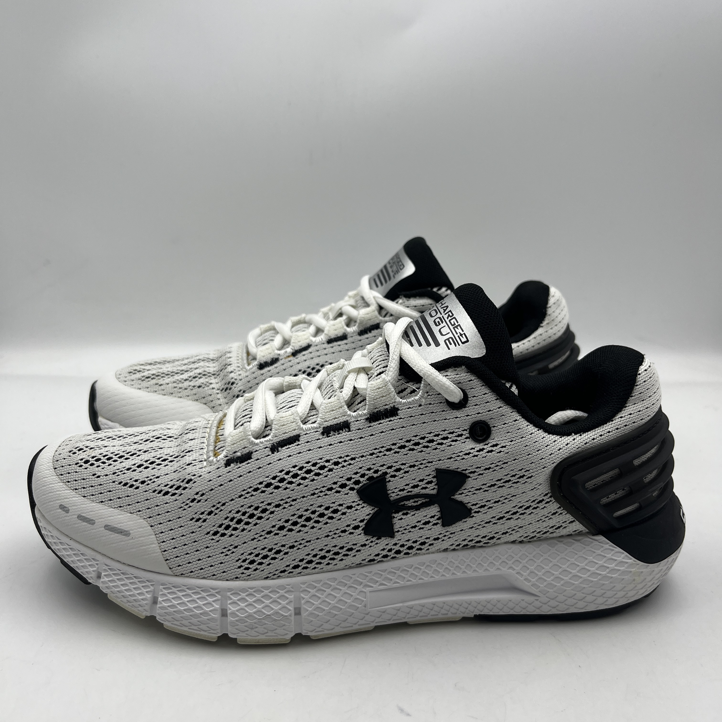 二手 40码 Under Armour Charged Rogue 跑鞋 白黑 公价599