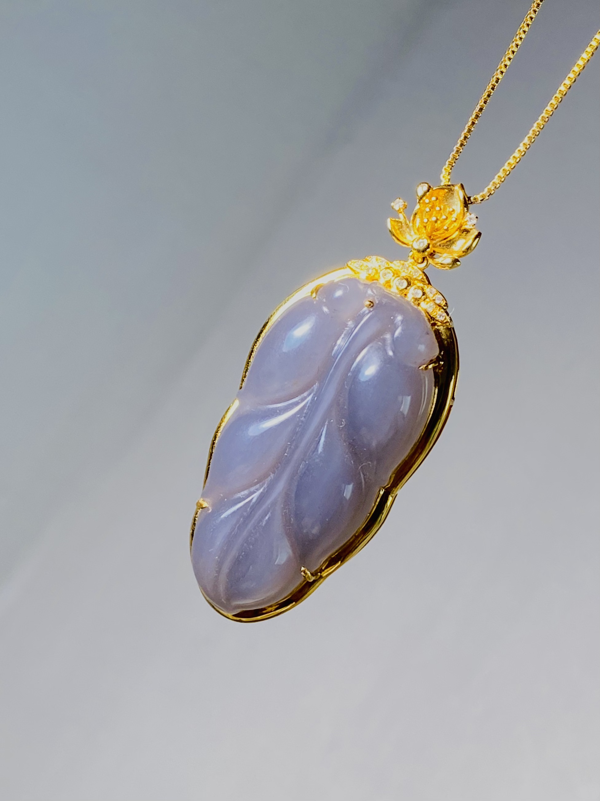 【颜选珠宝】和田玉烟紫18K金镶嵌浓紫树叶吊坠毛衣链贵气精美