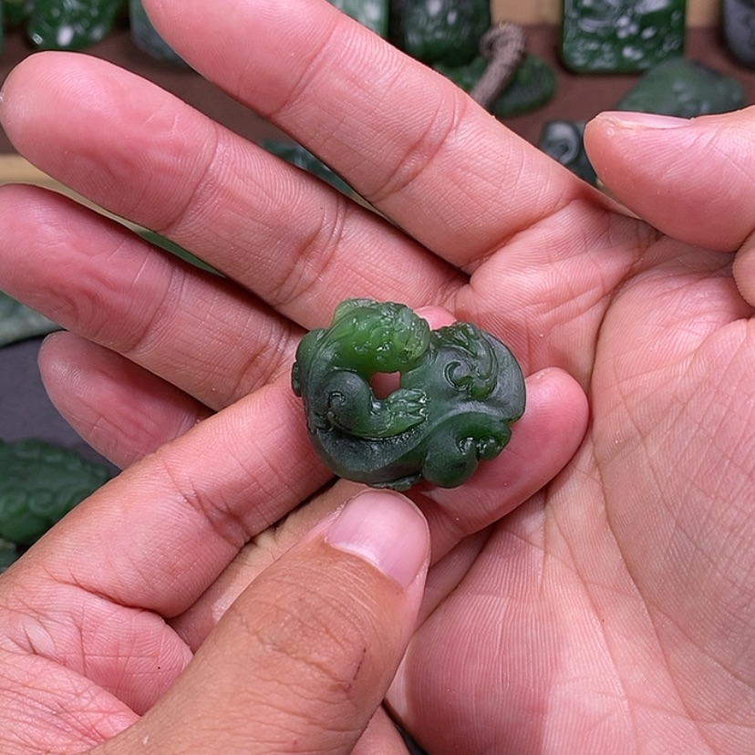 【闪购商品】和田玉（碧玉）颈饰未镶嵌红****?