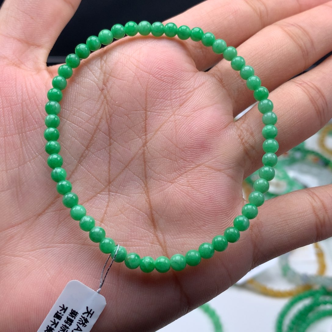 翡翠手镯未镶嵌卡