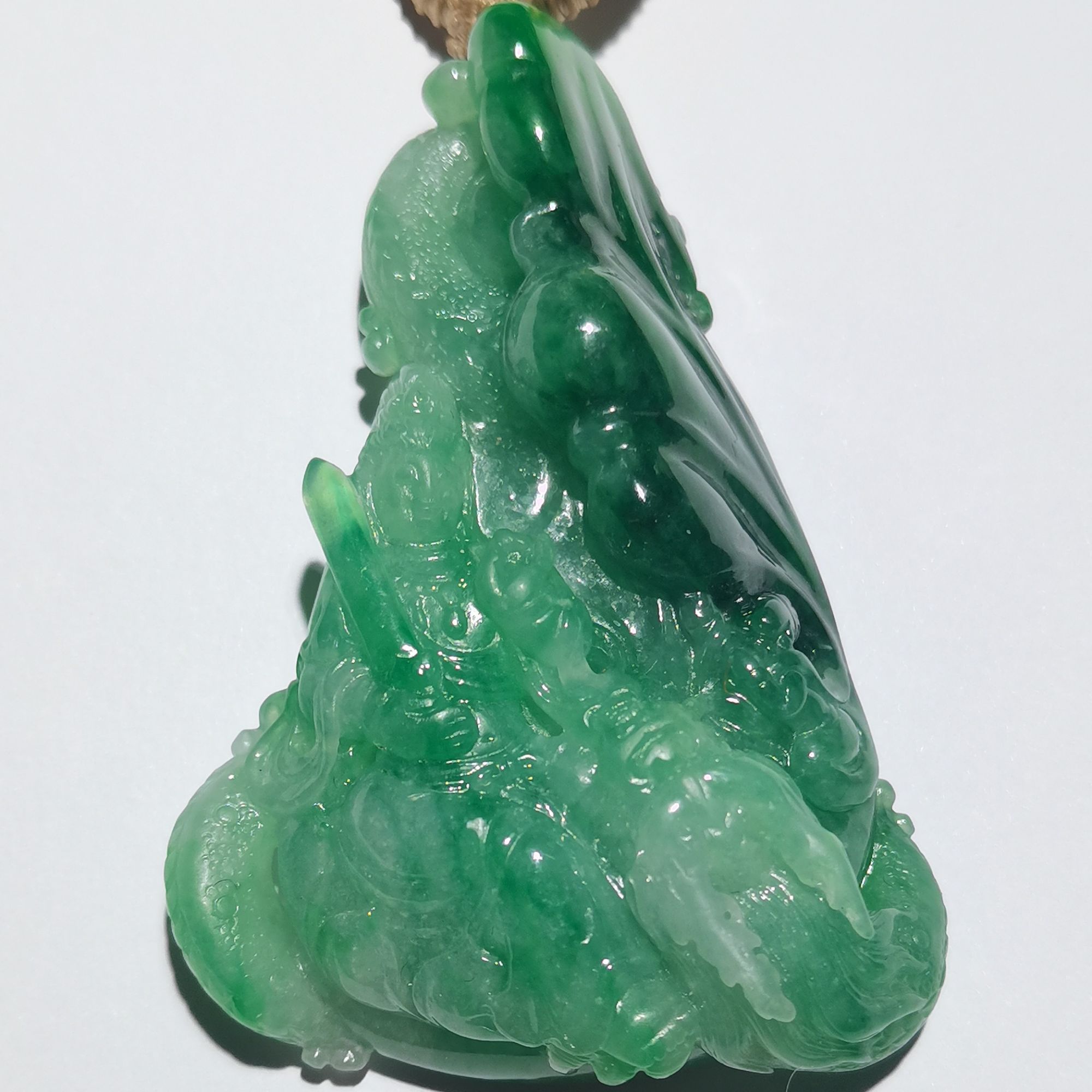 绿色精美精雕翡翠  冰阳绿观音