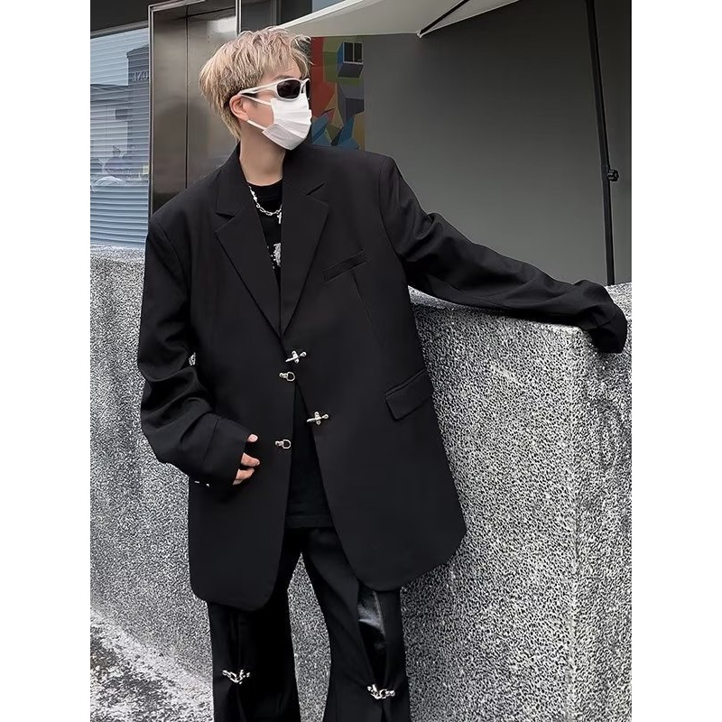 金属纽扣西装外套男士潮牌炸街宽松高街设计感休闲垫肩黑色小西服