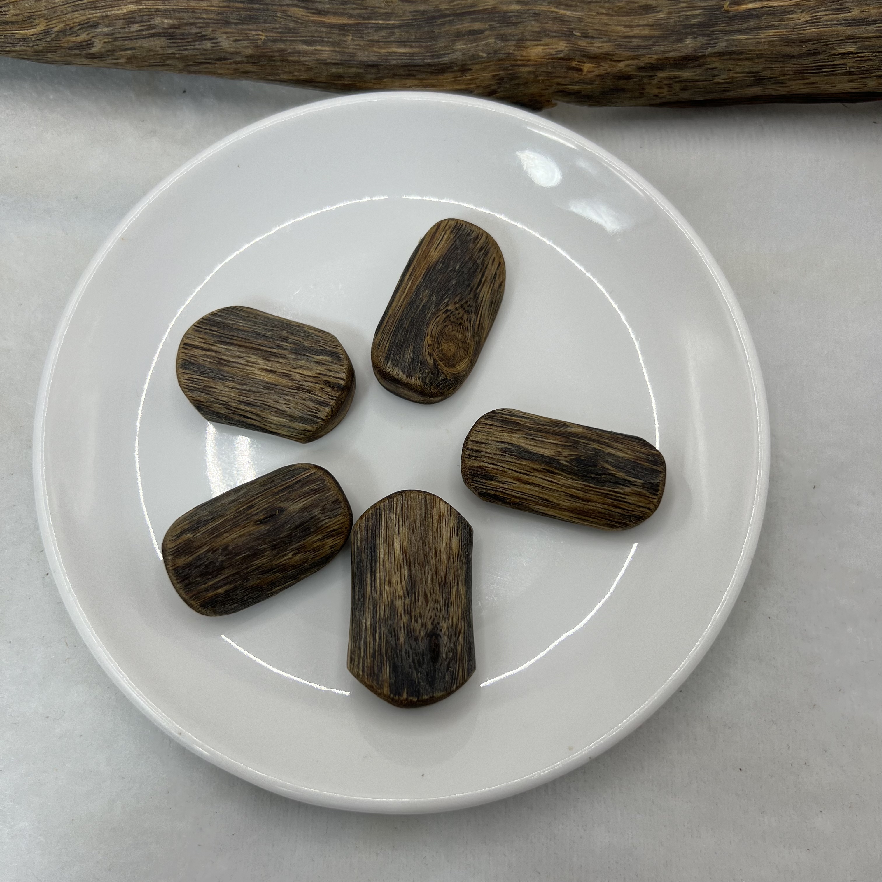 沉香棋楠沉香吊坠海南老料淳化高品质随型老白棋无事牌多样性发一