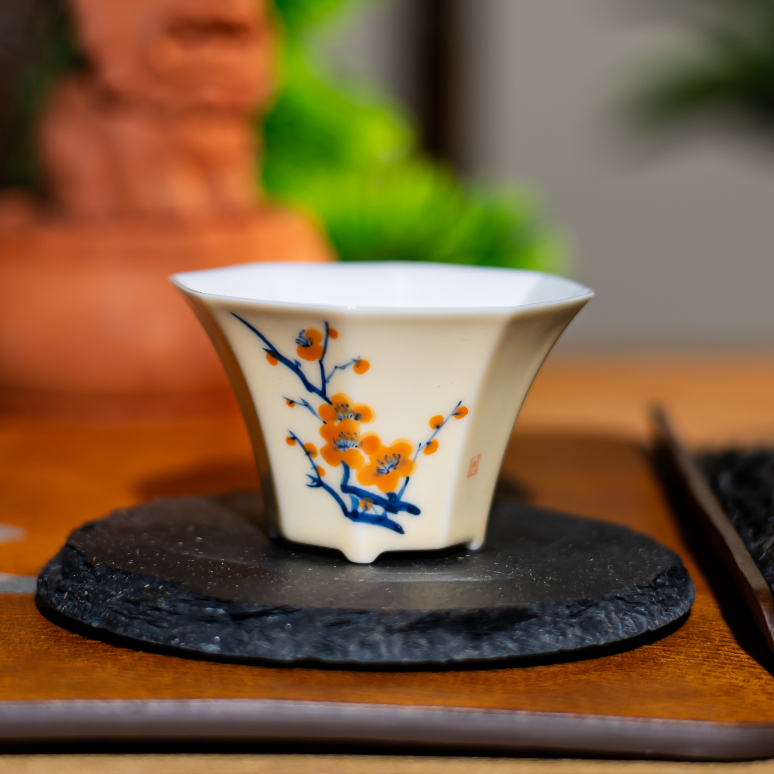 【西泠上新】宣纸黄 “吴昌硕梅花图”小八方杯  HX0237