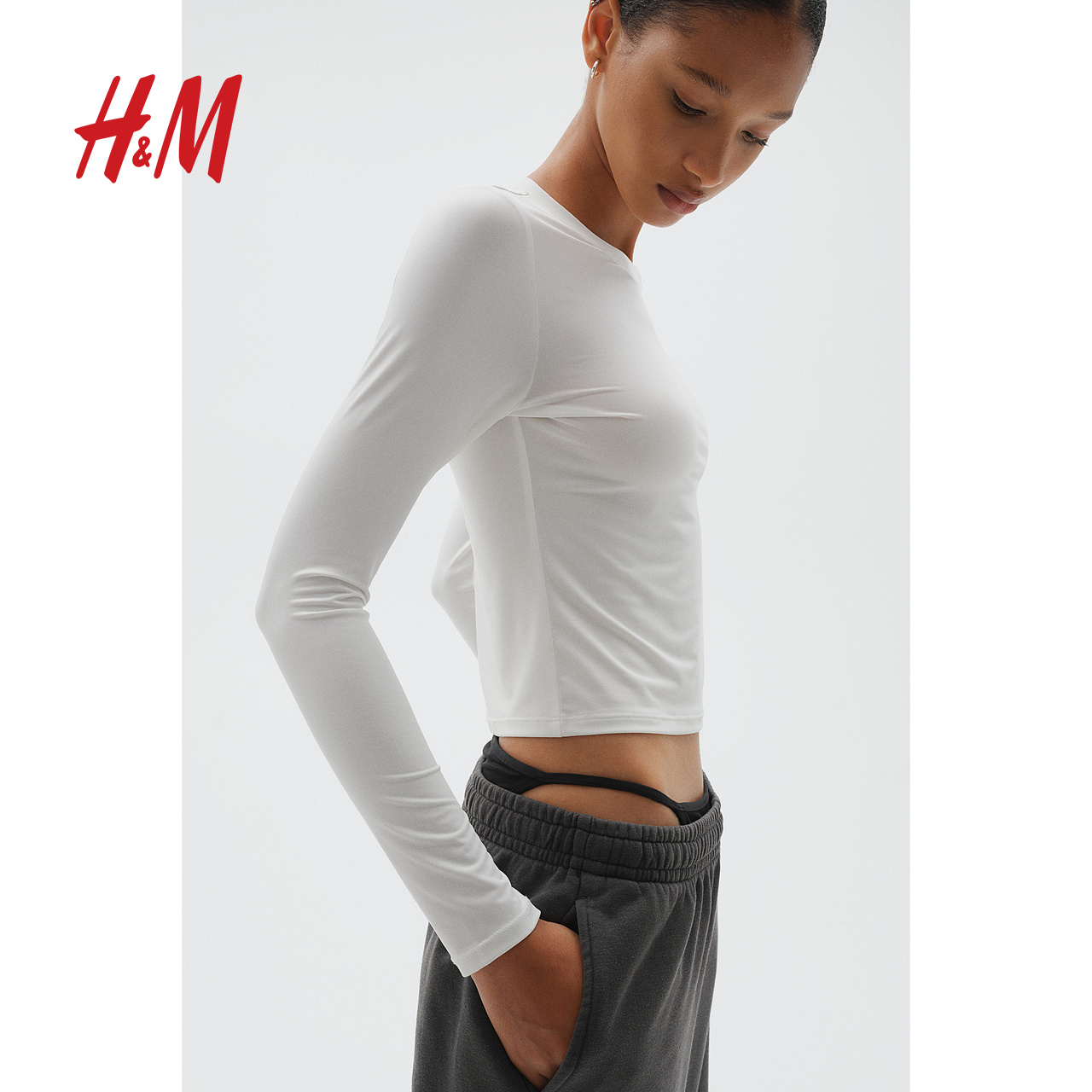 HM女装T恤年秋季新款修身圆领柔软细纤维长袖短上衣1252943流光风