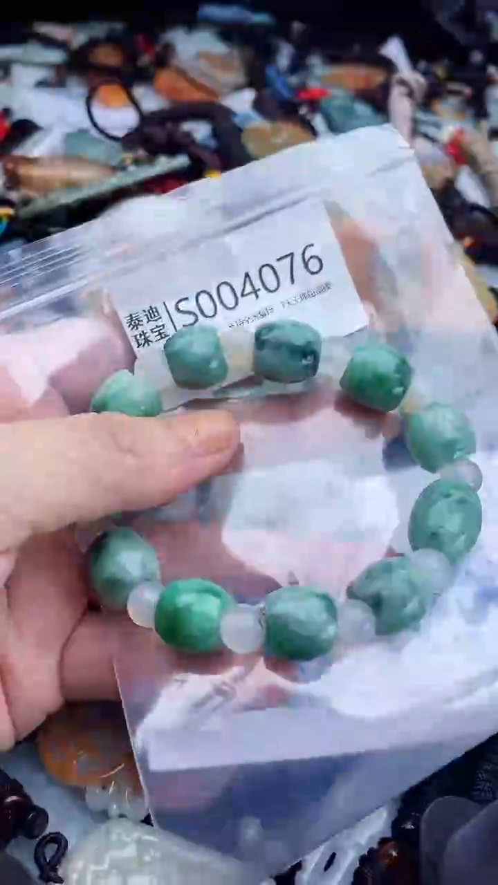 【闪购商品】翡翠颈饰未镶嵌1微瑕