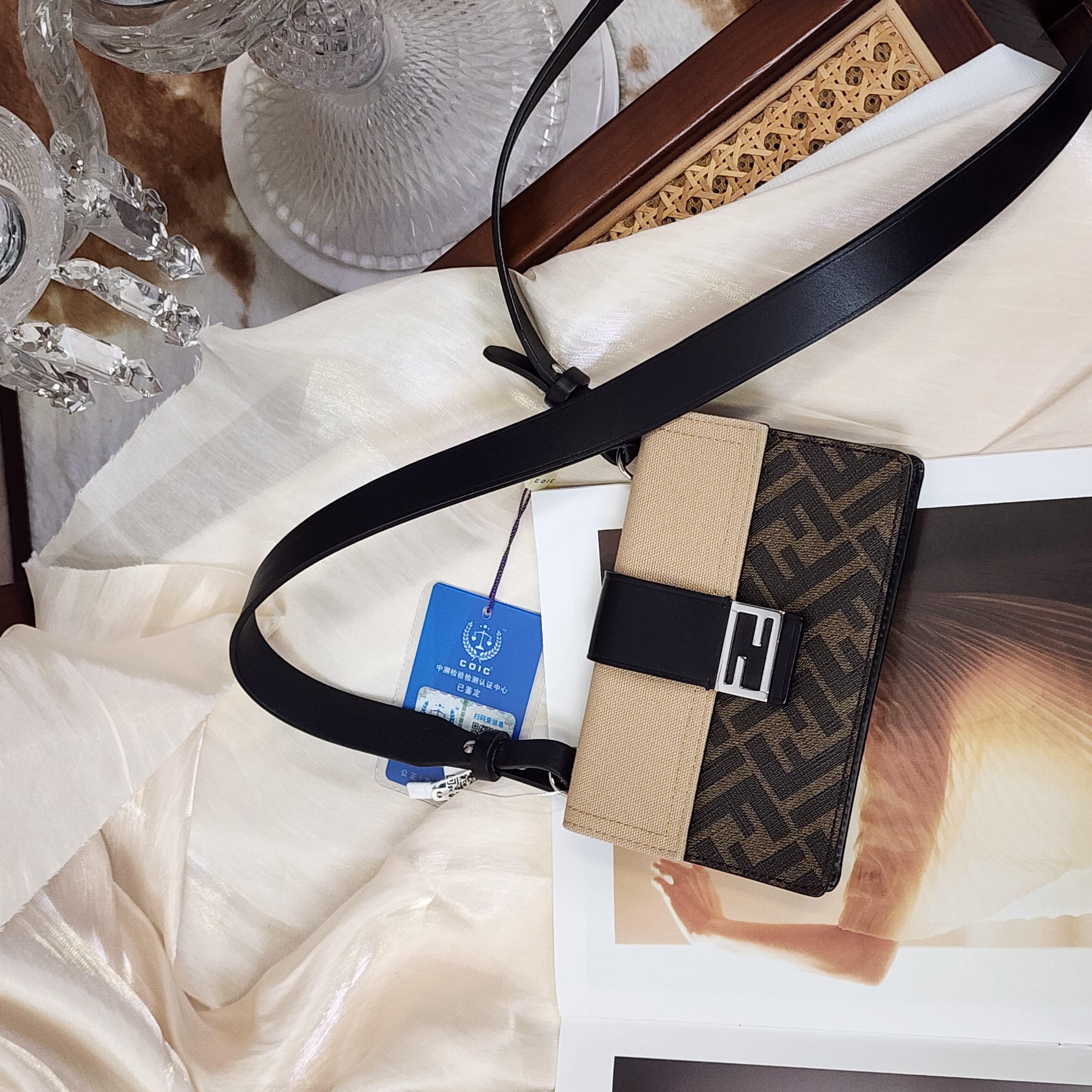 95新 FENDI/芬迪 老花手机斜挎包