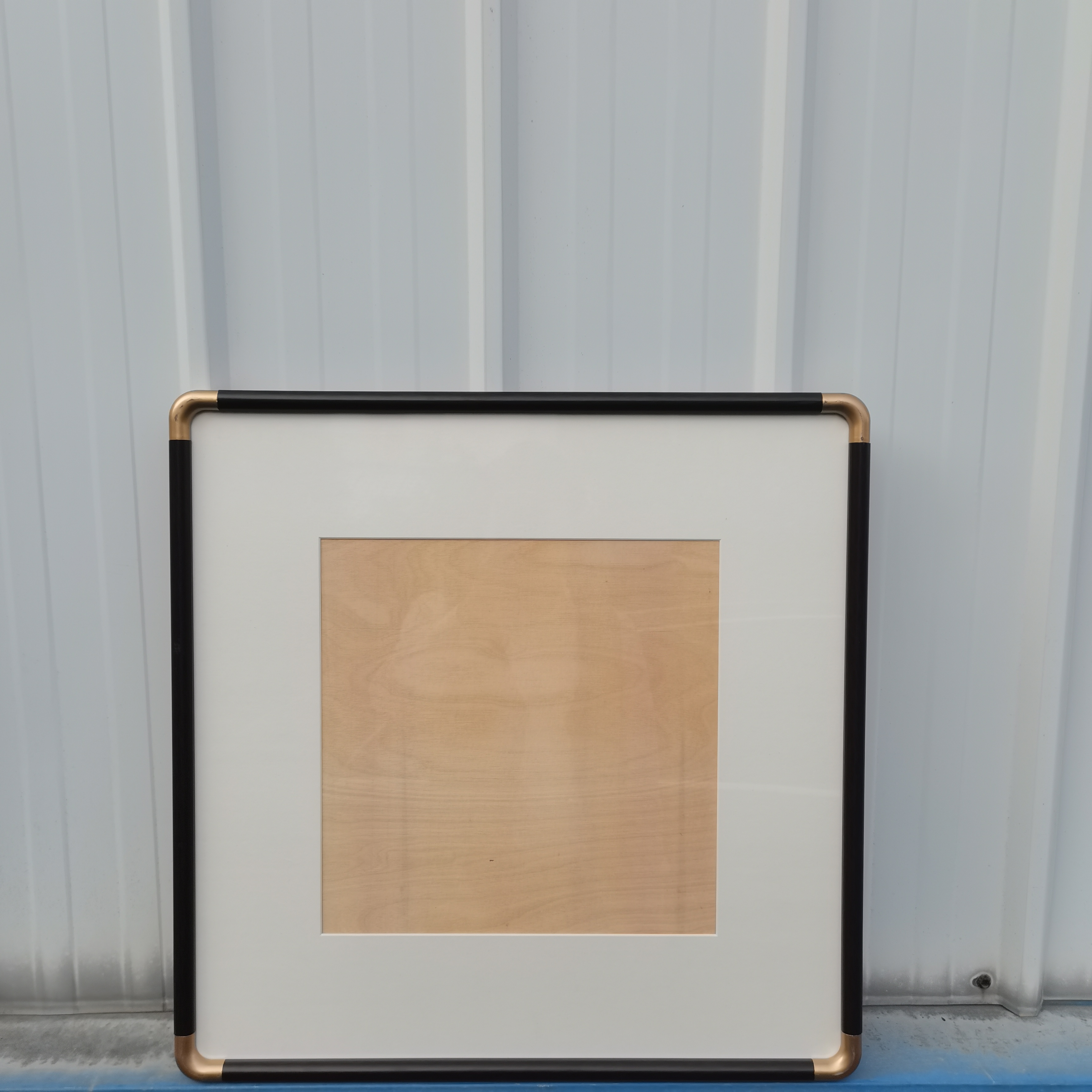星驰33x33仿铜角实木画框【发2个框】随机卡纸，镂空方形芯20x20