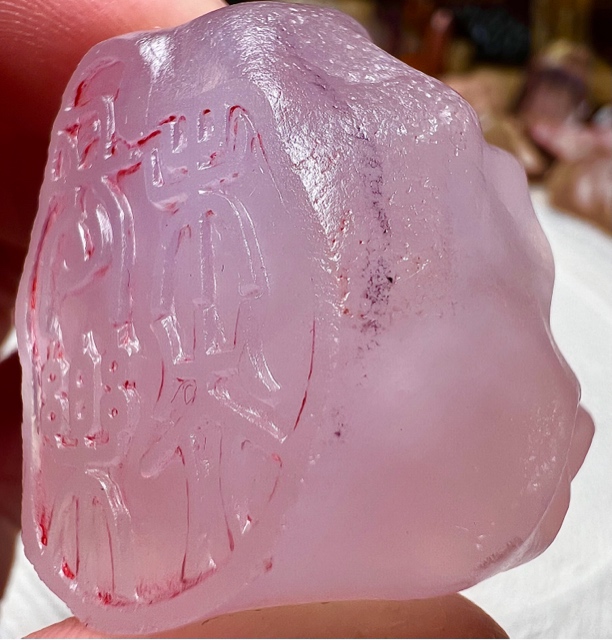 阿拉善银根冰粉色原石 纯手工雕刻