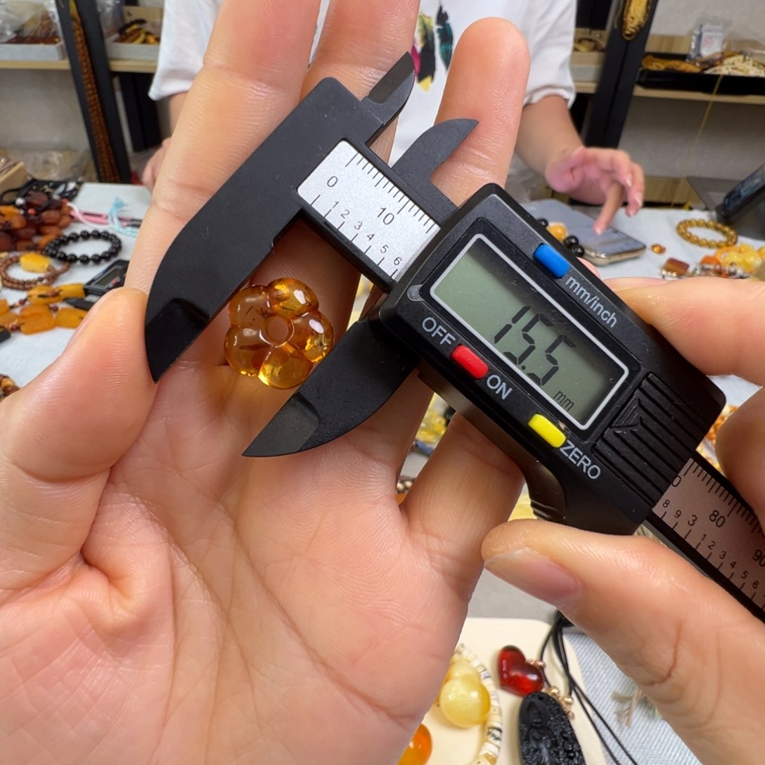 蜜蜡裸石未镶嵌琥珀